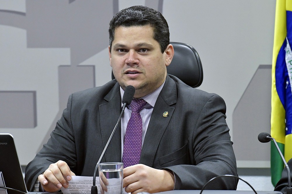 Alcolumbre mantém decisão da CPMI do INSS que aprovou quebra de sigilos de Lulinha